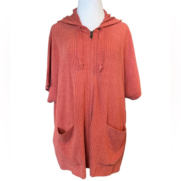 Barefoot Dreams Relaxed Oversized Short Sleeved Ribbed Hoodie - Picture 2 of 10